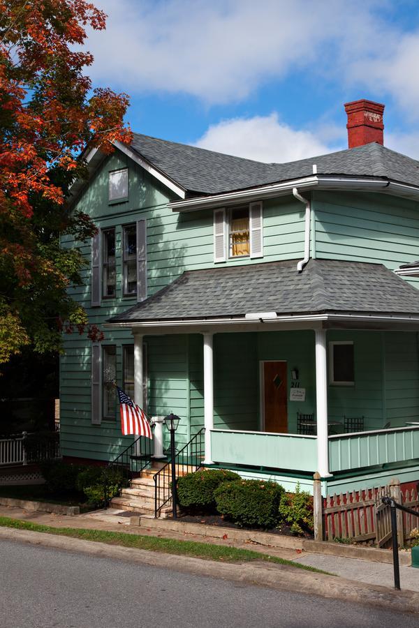 The Guest House Inn On Courthouse Square Hinton Exterior photo